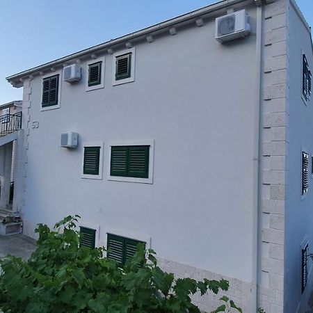 מאקרסקה Apartment Villa Mirna מראה חיצוני תמונה